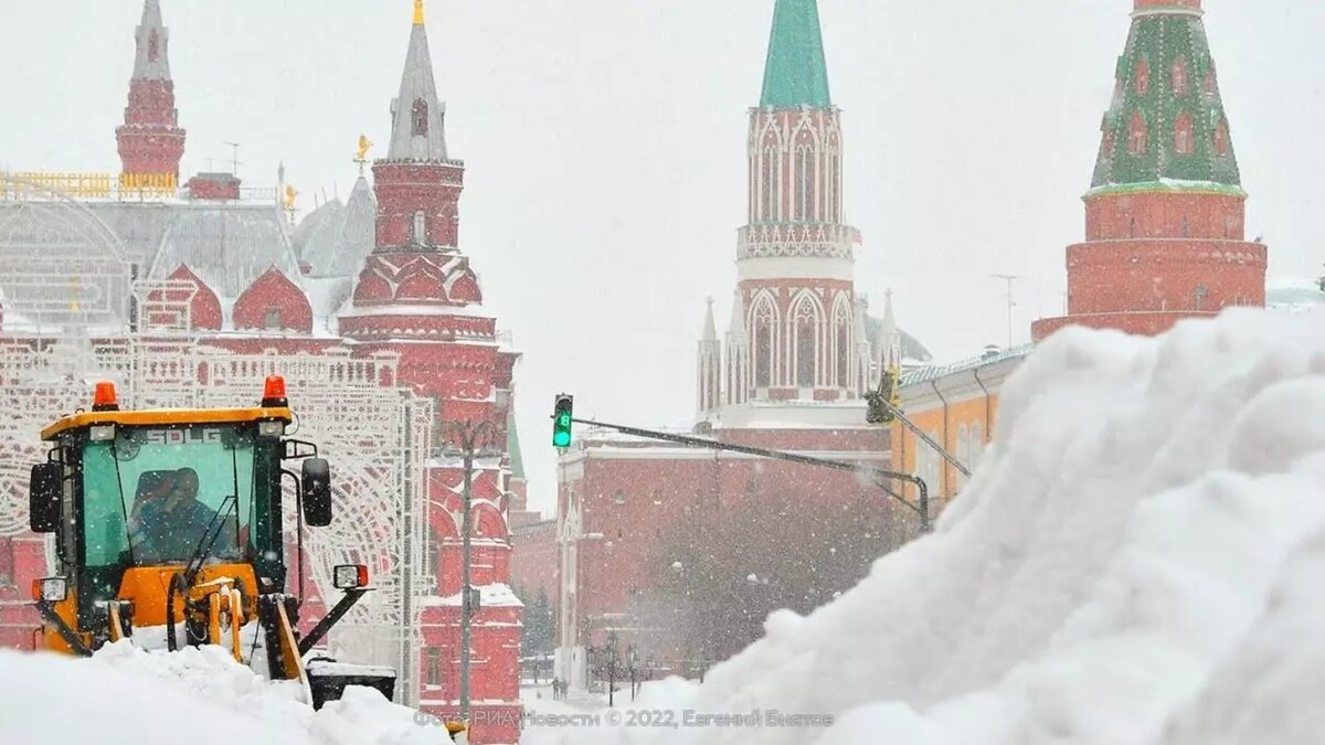     Циклон «Ольга», который движется на Москву, в ближайшее время принесет рекордные снегопады. А к концу недели многим регионам надо готовиться к резкому похолоданию: температура снова опустится ниже 20 градусов. Гидрометцентр с прогнозом — специально для «НИ».