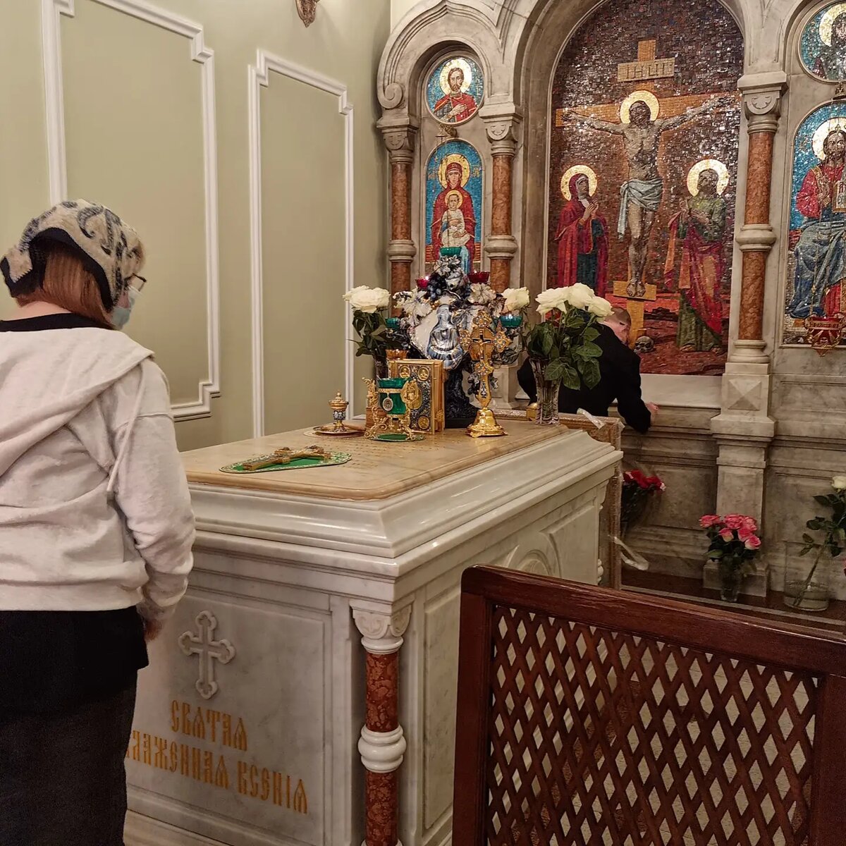 Мощи Ксении Петербургской в часовне, фото из личного архива.