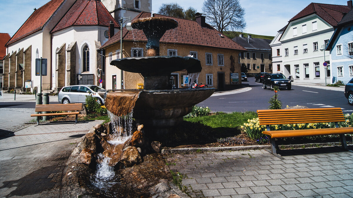 Alsace город франция. маленький город. мощеные улочки европы. городок кольмар франция. маленький городок.