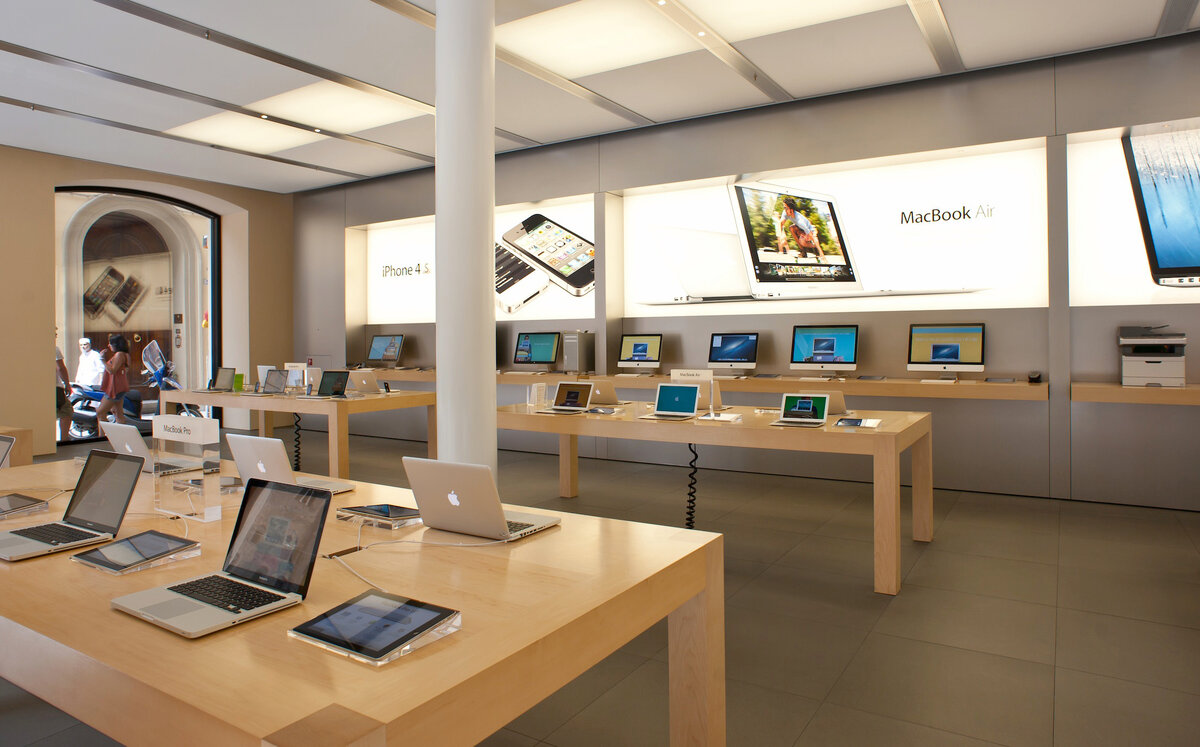 Один из официальных магазинов Apple в Италии 