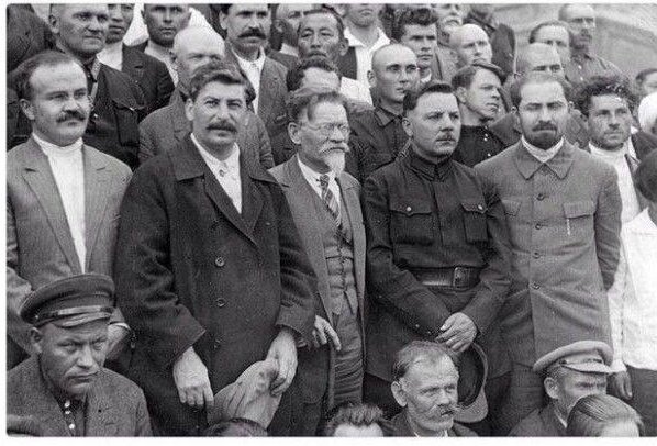 Эти люди строили социализм. Фото Яндекс.Картинки. 