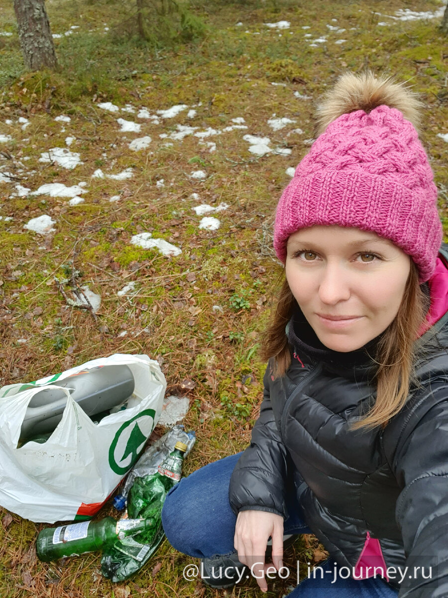 собираю в лесу мусор, который оставили люди-свиньи