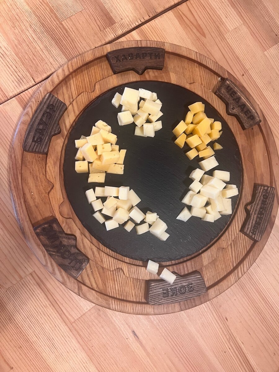 Это одна из экскурсий с посещением замка Шаакендорф + дегустация сыров и вина + посещение музея пыток!