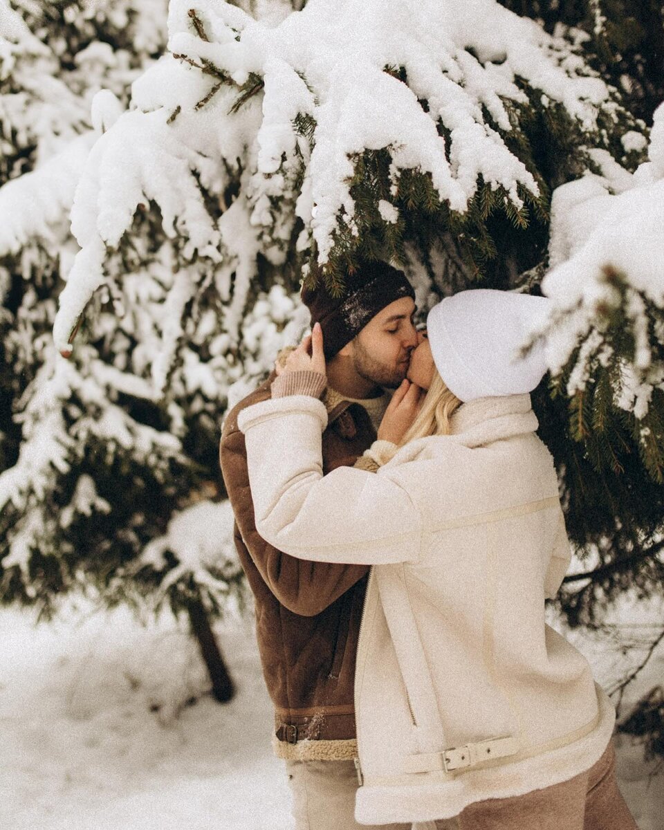 Дождь за окном. Ощущение мокрого. Слезы осени. Кожа человека. Осень плачет дождем.