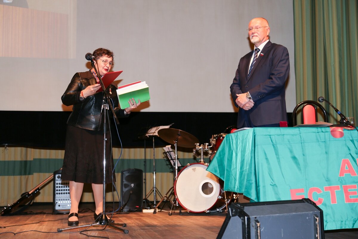 В числе 15 ведущих академиков РАЕ, профессор А.Н.Ильченко  награждена Орденом Александра Великого «За научные победы и свершения» - за многолетнюю высокоэффективную деятельность в научном направлении по экономико-математическому моделированию региональных управленческих процессов, за подготовку молодых научных кадров, а также личный вклад в развитие международного сотрудничества ученых. 29.05.2015.