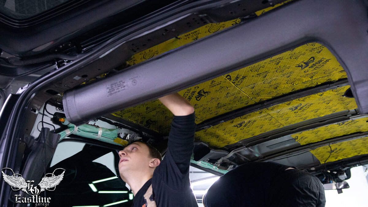 ремонтная мастерская автомобилей. цех покраски автомобилей. кузовной цех в гараже. оборудование для гаража. покраска авто в гараже.