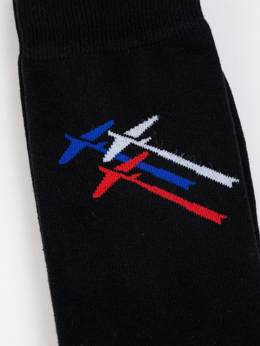 почему мужчина дарит носки. почему мужчина дарит носки. сзади спины подарок мужчины. приметы про носки. почему мужчина дарит носки.