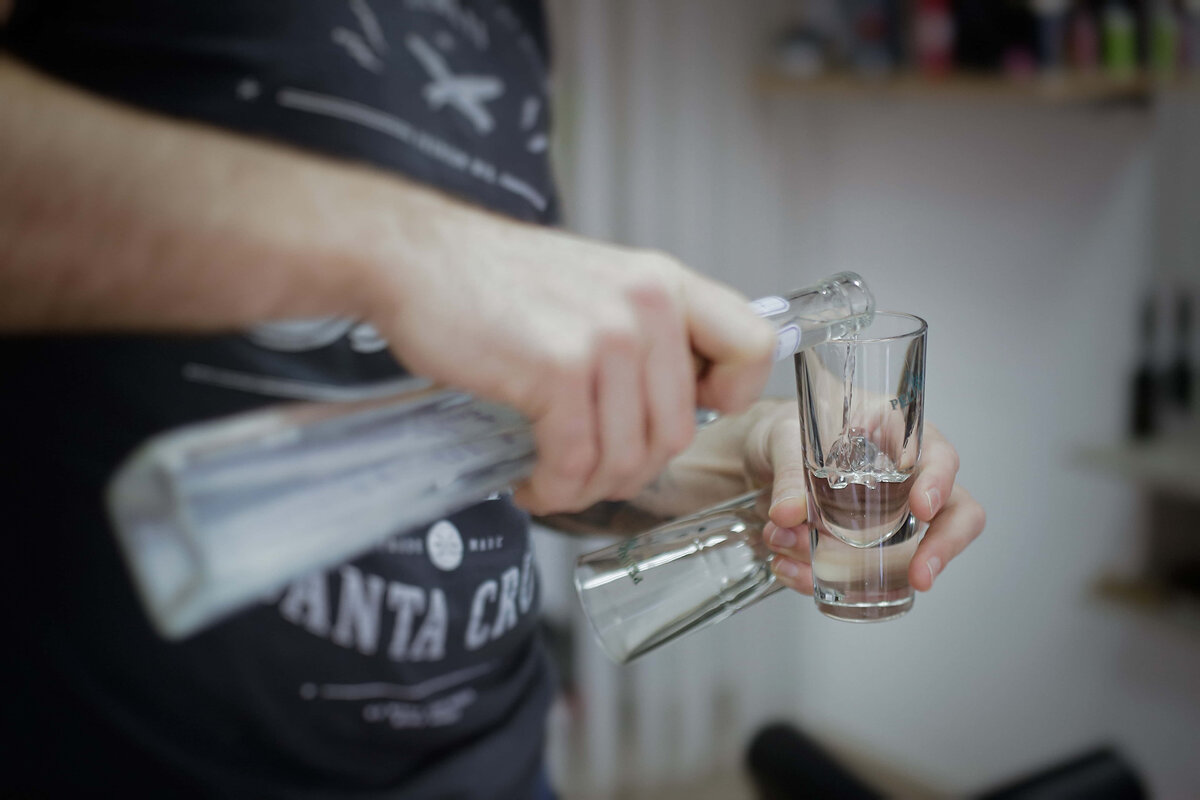 Холодную водку легче пить, но от этого она не становится лучше