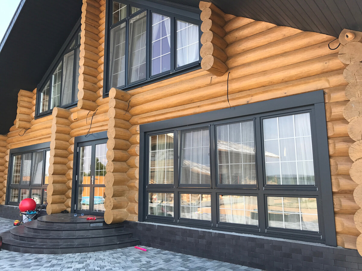 Роу хаус имитация бруса. Лучший фасад для деревянного дома. Отделка фасадов деревянных домов. Фасад деревянных домов с кованными элементами. Лучший фасад для деревянного дома.