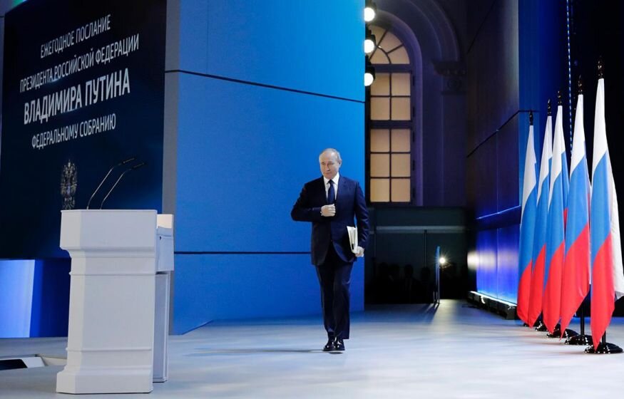    «Между 23 февраля и 8 марта»: Кремль высказался об обращении Путина к Федеральному собранию