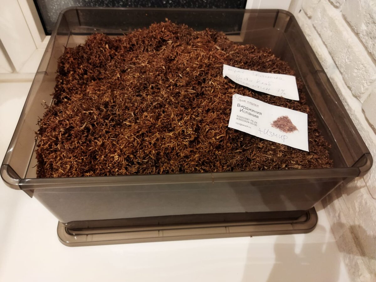 Храню в таких контейнерах, они не герметичные. Но, понятное дело, под крышкой