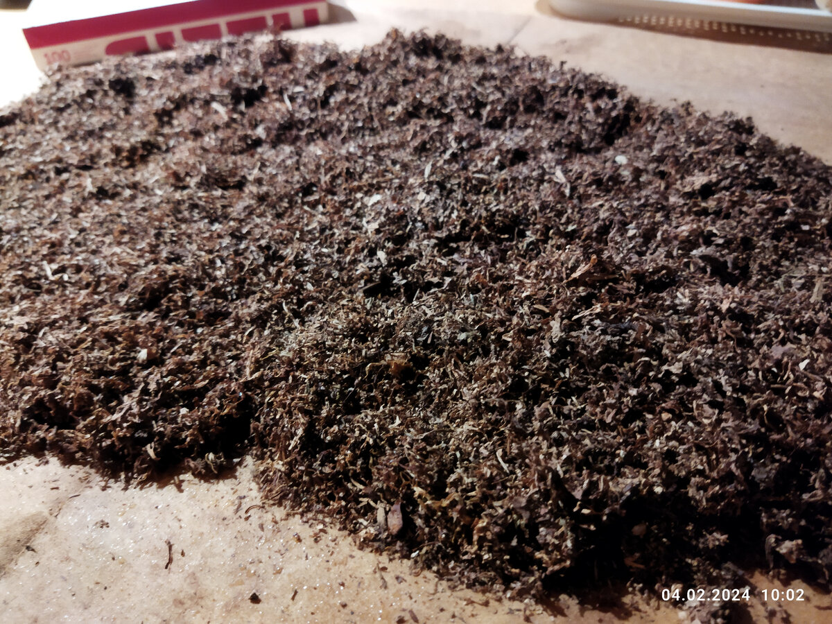 Вот примерно так рассыпаю на вощеную бумагу для сушки