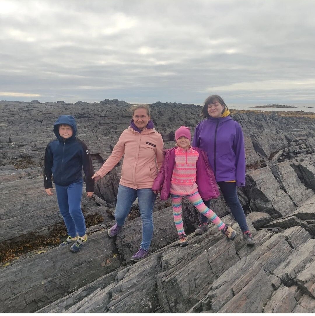 Мыс Северный на полуострове Рыбачий (Мурманская область) - самая северная точка европейской материковой части России. Чтобы забраться в такое место с детьми потребовались годы подготовки. 