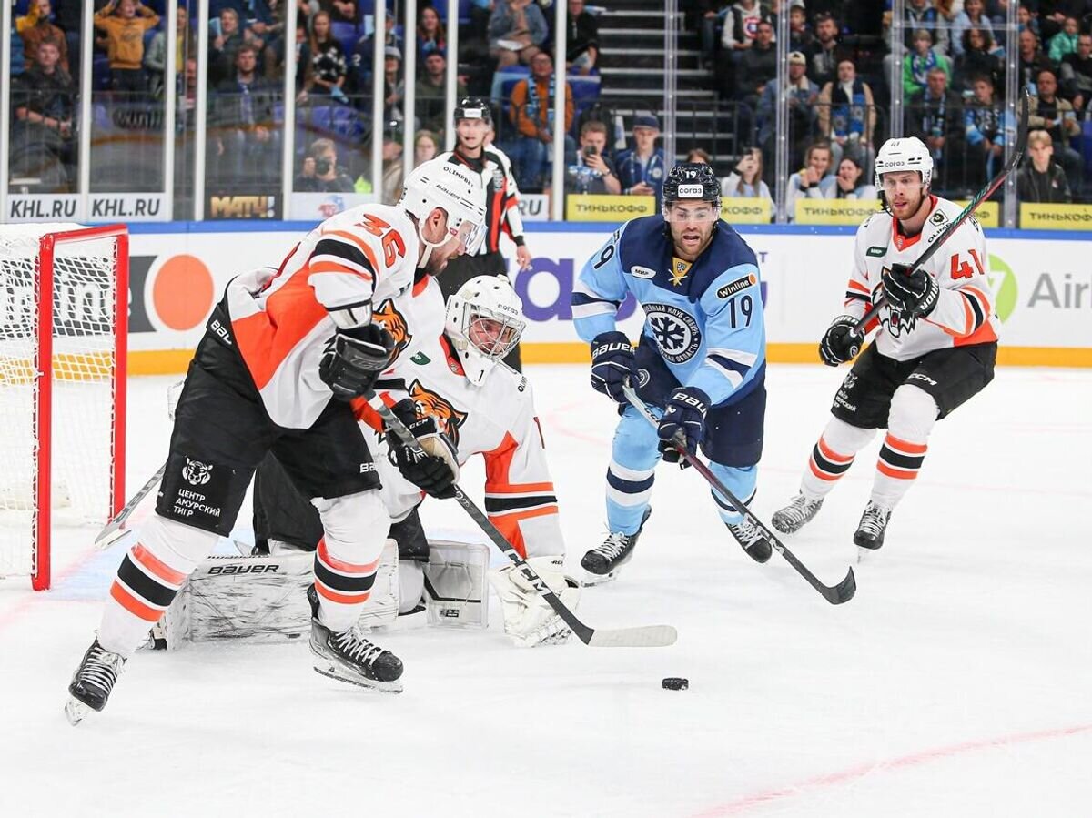    Игровой эпизод с матча "Сибирь" – "Амур"© Фото : Пресс-служба ХК "Сибирь"