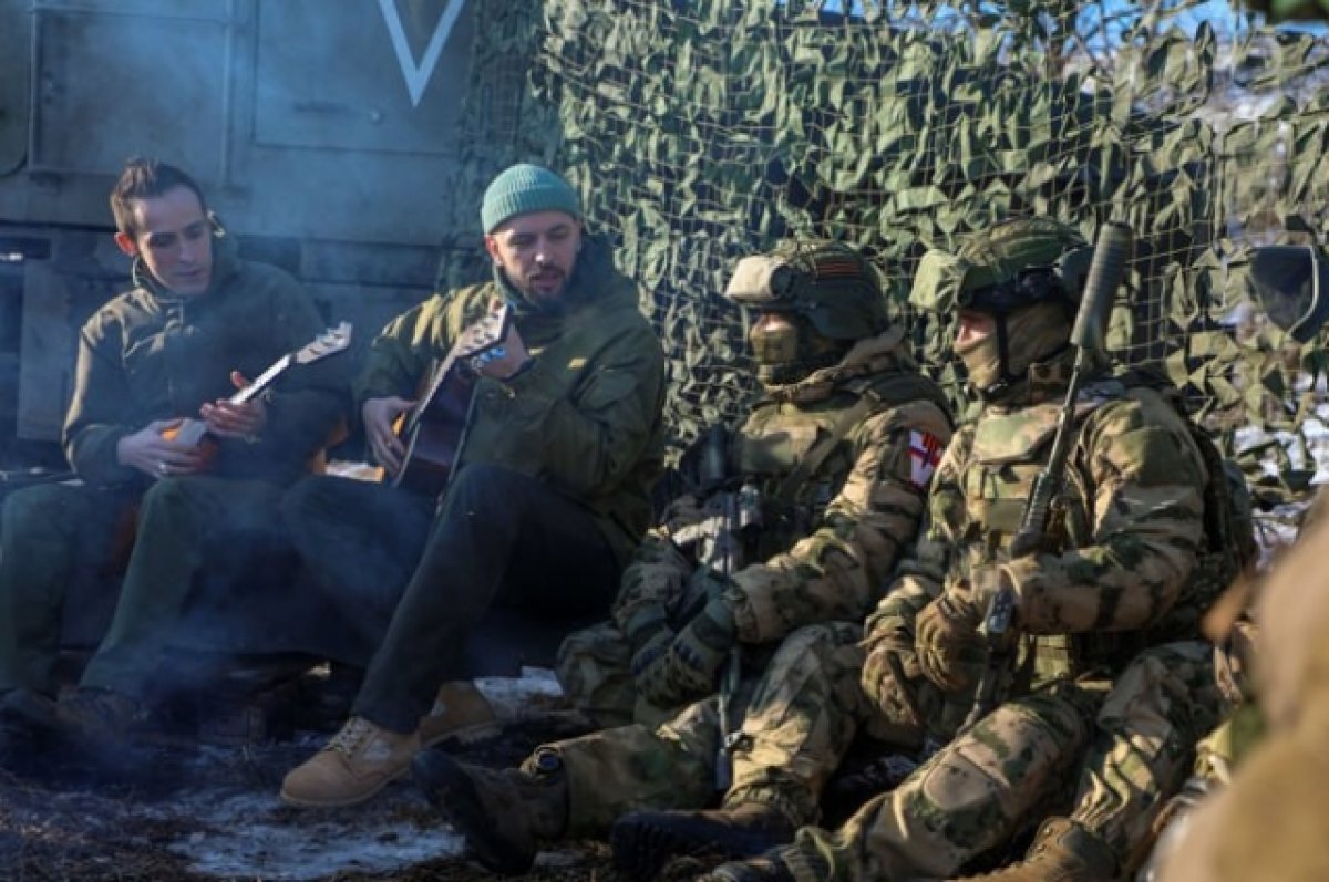    Рэпер ST и гитарист группы «Звери» выступили с концертом в зоне СВО