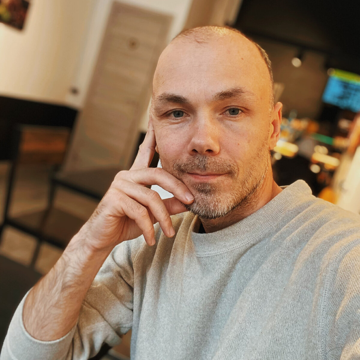 В фильмах и красивых историях рассказывают, что это изменило героя и он кардинально изменил свою жизнь. У меня нет так, по крайней мере, пока не так. 