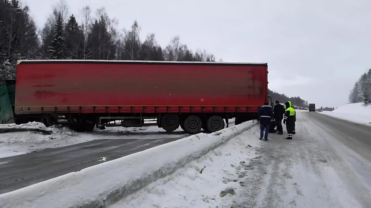 Автомобилям, грузовикам и автобусам запрещено ездить на трассе Пермь —  Екатеринбург | Новости Тагила TagilCity.ru | Дзен