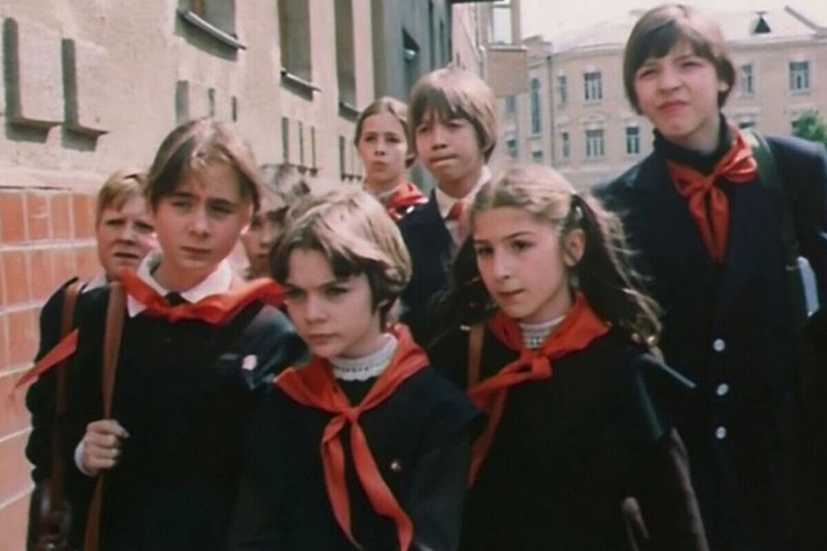 Описание надвигающейся грозы в рассказе заячьи лапы. Заячьи лапы черты характера вани. Платон каратаев в жизни пьера безухова. Г. Как вы объясните название рассказа ответы на вопросы.