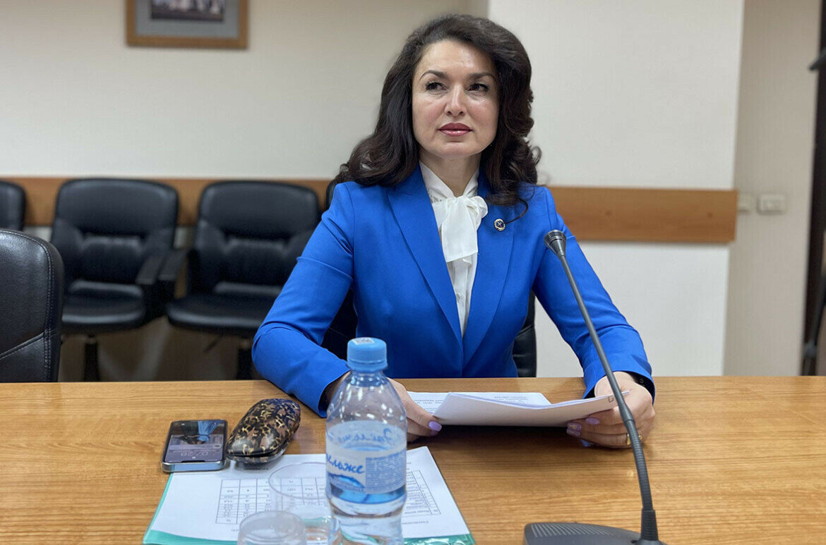 ​Равиля Зарипова: «60% родившихся детей в 2023 году — вторые и последующие дети в семье». Фото: nabchelny.ru