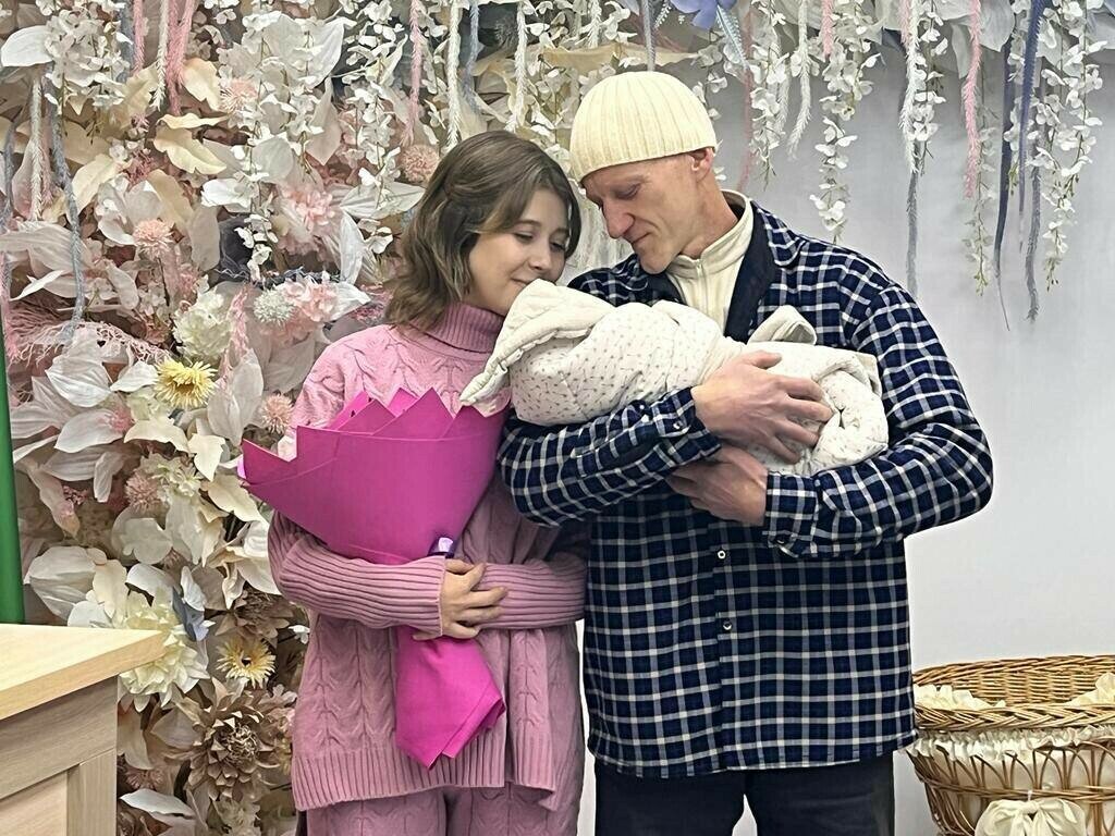 Как девочку канал называется. Придумать свой канал. Как назвать канал. Идеи для названия канала для девочек. Детские телеканалы.