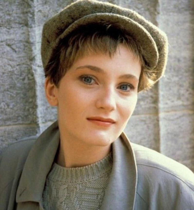 Певица всегда разная. 