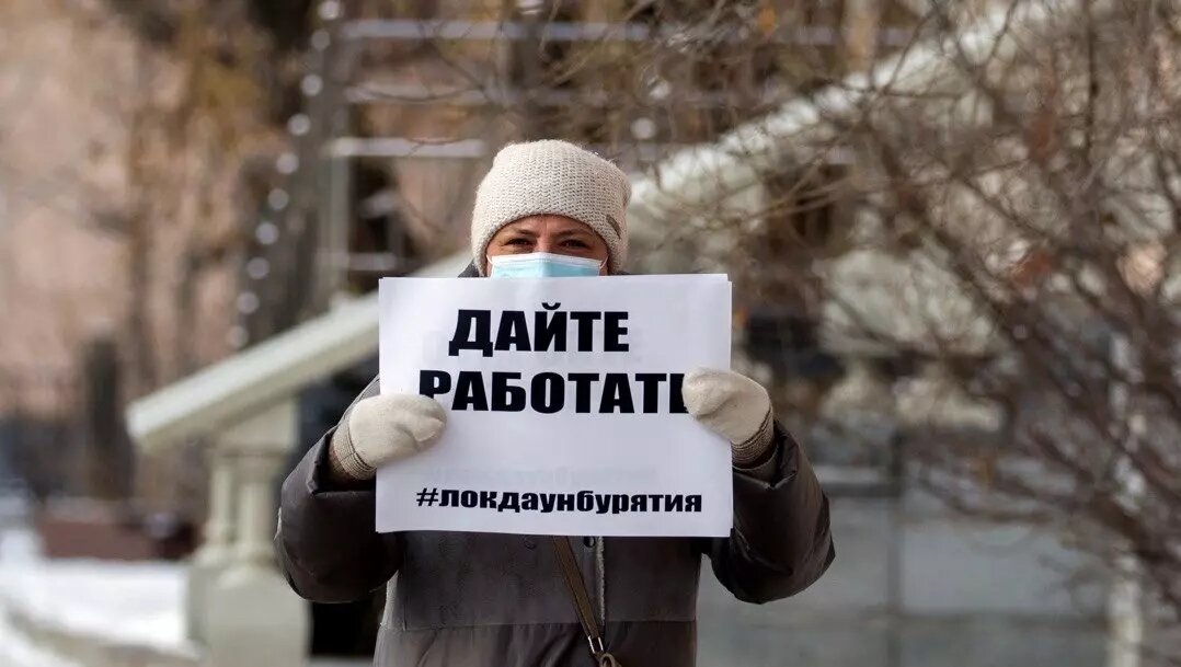     Официальная безработица в Москве в январе 2024 года составила еле заметные 0,3% — работу имеют почти все, кто хочет трудиться. На одного безработного приходится порядка 20 вакансий. Но с какой профессией всё-таки легче найти хорошее место?