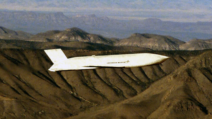 РАКЕТА AGM-158 JASSM "ВОЗДУХ-ПОВЕРХНОСТЬ". ФОТО: U.S. AIR FORCE