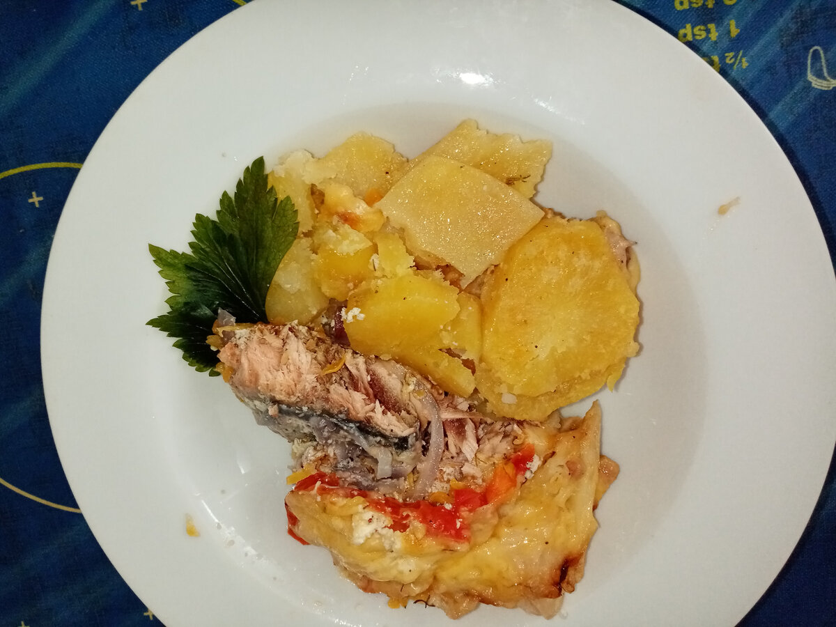 рецепт горбуши в духовке со сметаной и сыром и помидорами в духовке | Дзен