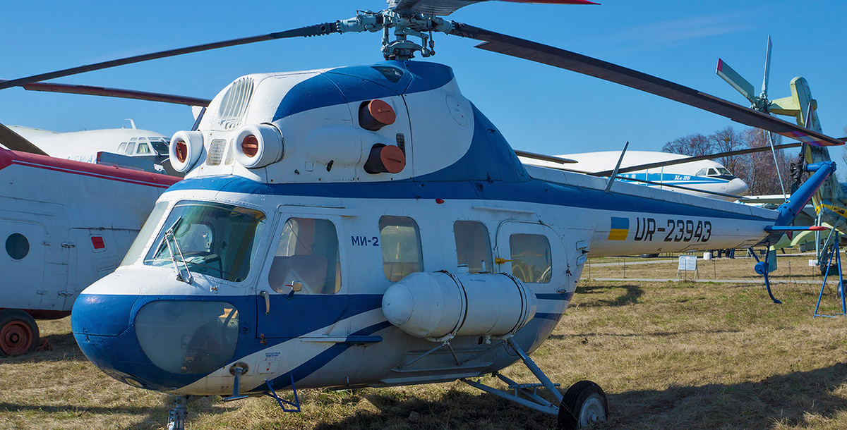 Вертолет Ми-2.