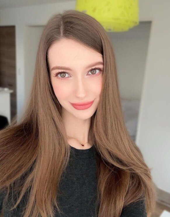 Красивую девушку лишили. Модель мейси брехам. Джанесса бразил модель. Спит без одежды. 18-летняя девственница (2008).