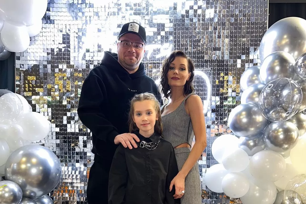 Гарик Харламов и Кристина Асмус с дочкой