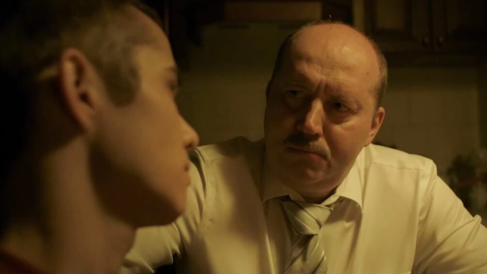 Семья Суворовых. Сын - Марат (роль Рузиля Минекаева), Отец (роль Сергея Бурунова)