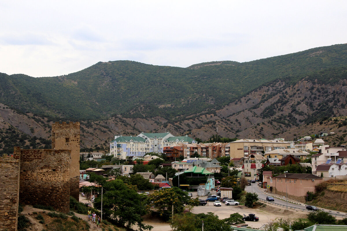 Город в объятьях гор