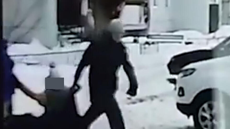 В маленьких городах мужчину