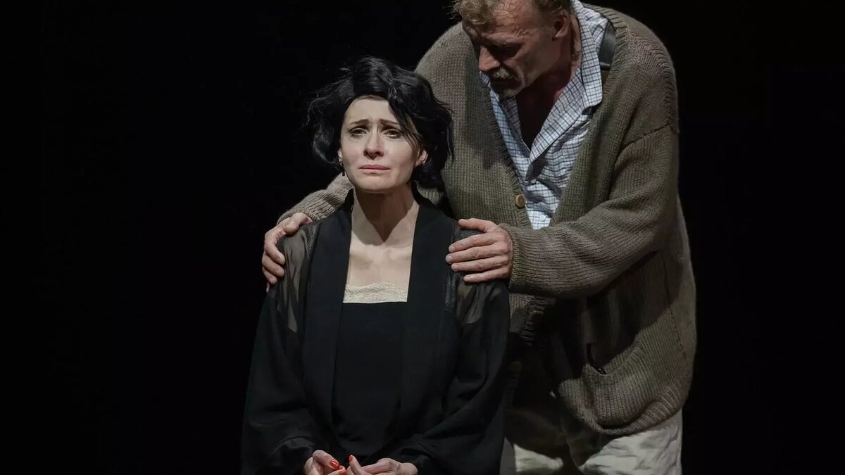     Спектакль «Эйнштейн и Маргарита» (16+), который был поставлен по пьесе Александра Гельмана «Альмар» (16+), отменили в Нижнем Новгороде. Такая информация появилась в официальной группе КЗ «Юпитер» в соцсетях.