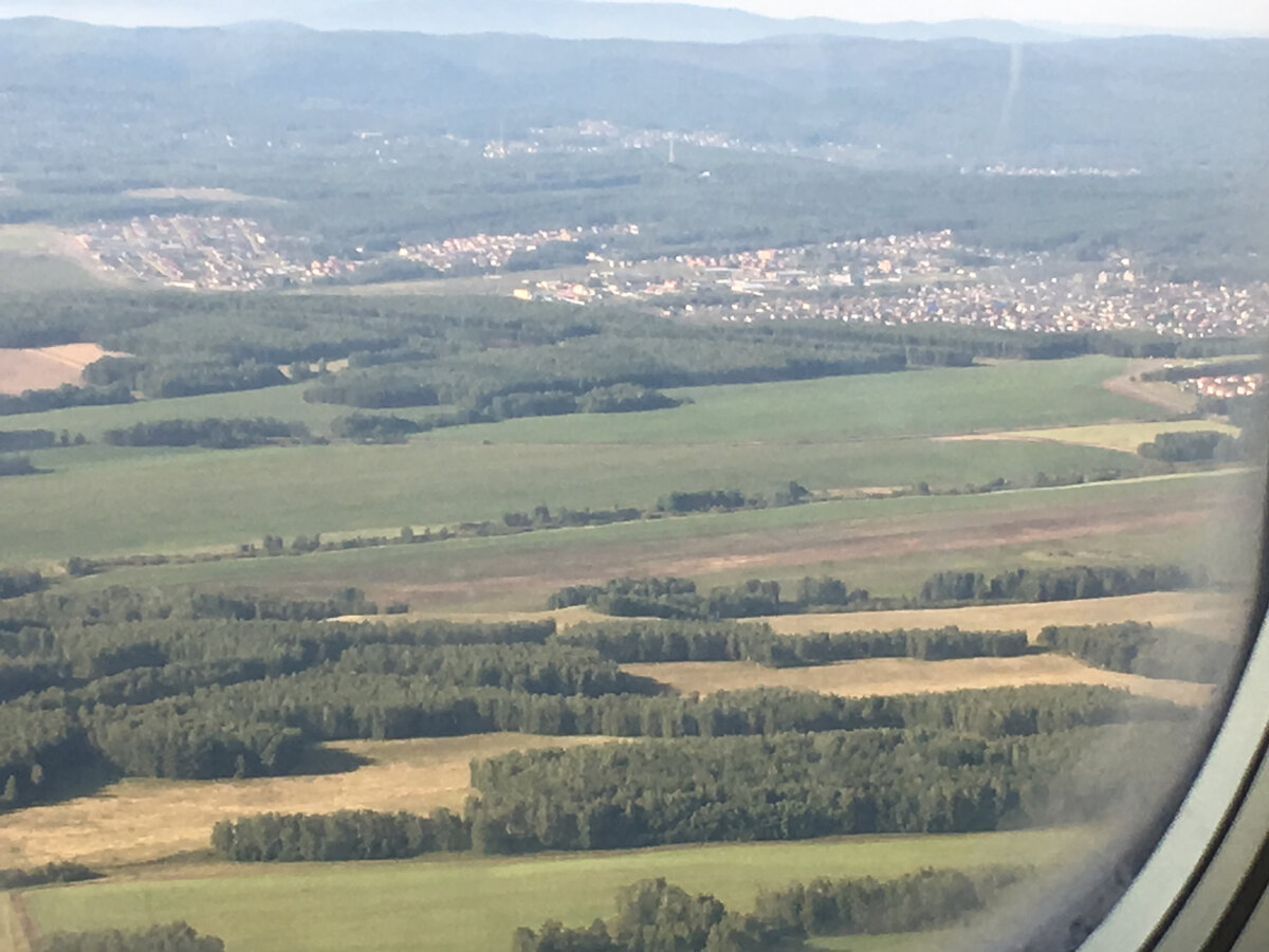 Разбираемся, почему вращение Земли не влияет на дальность полета самолета