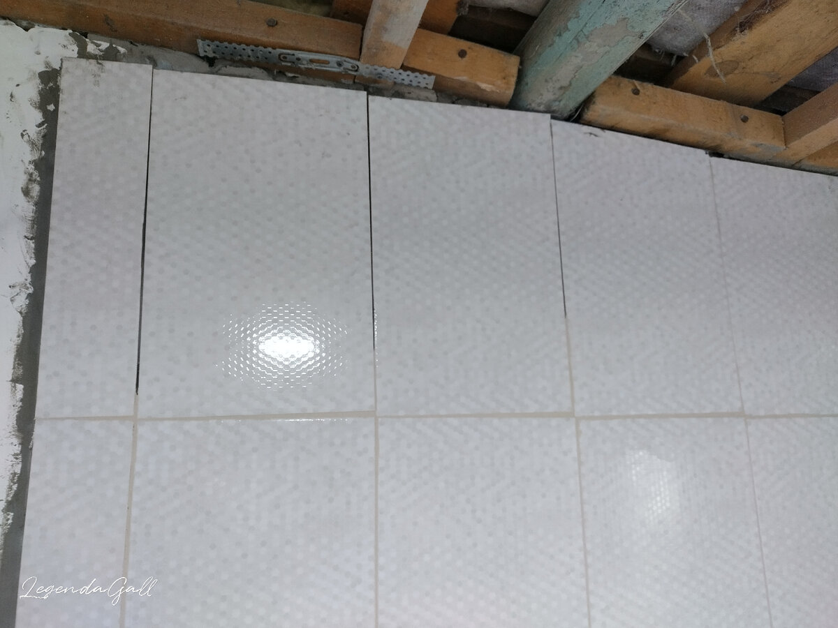 Три шва, на которые не хватило затирки...