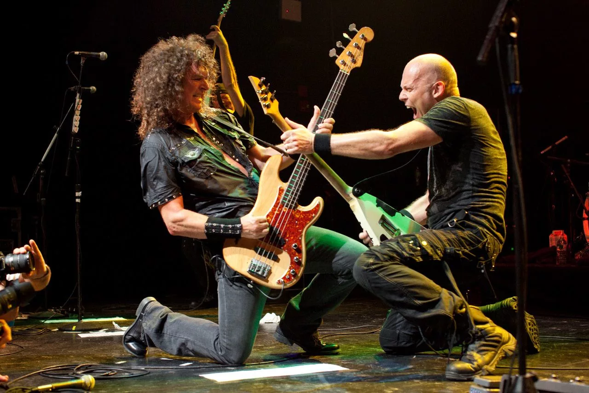 русский мир музыка. русский хоровод. парень с балалайкой. русский народ. сообщение мир русской песни.