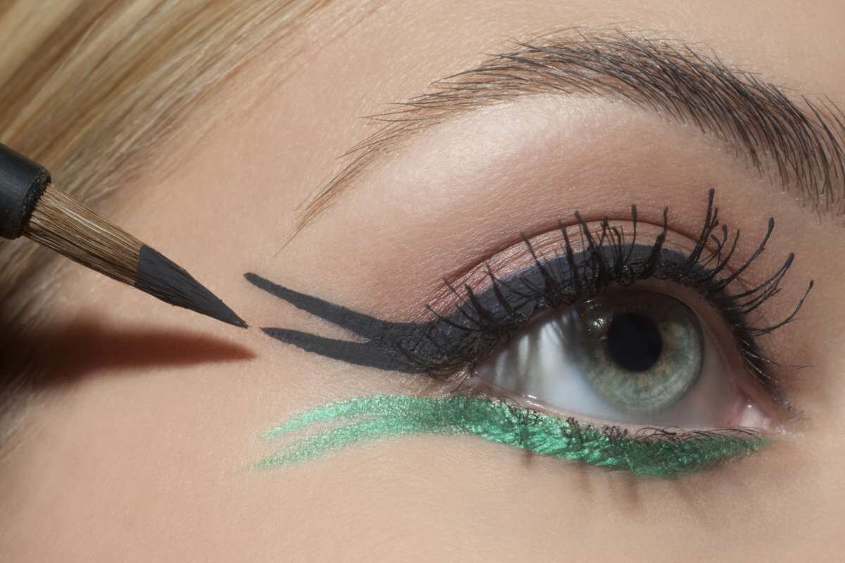 красивые стрелки для глаз пошаговое. стрелки для глаз карандашом для начинающих. красивые стрелки подводкой. красивые стрелки на глазах жидкой подводкой. красивые легкие стрелки.