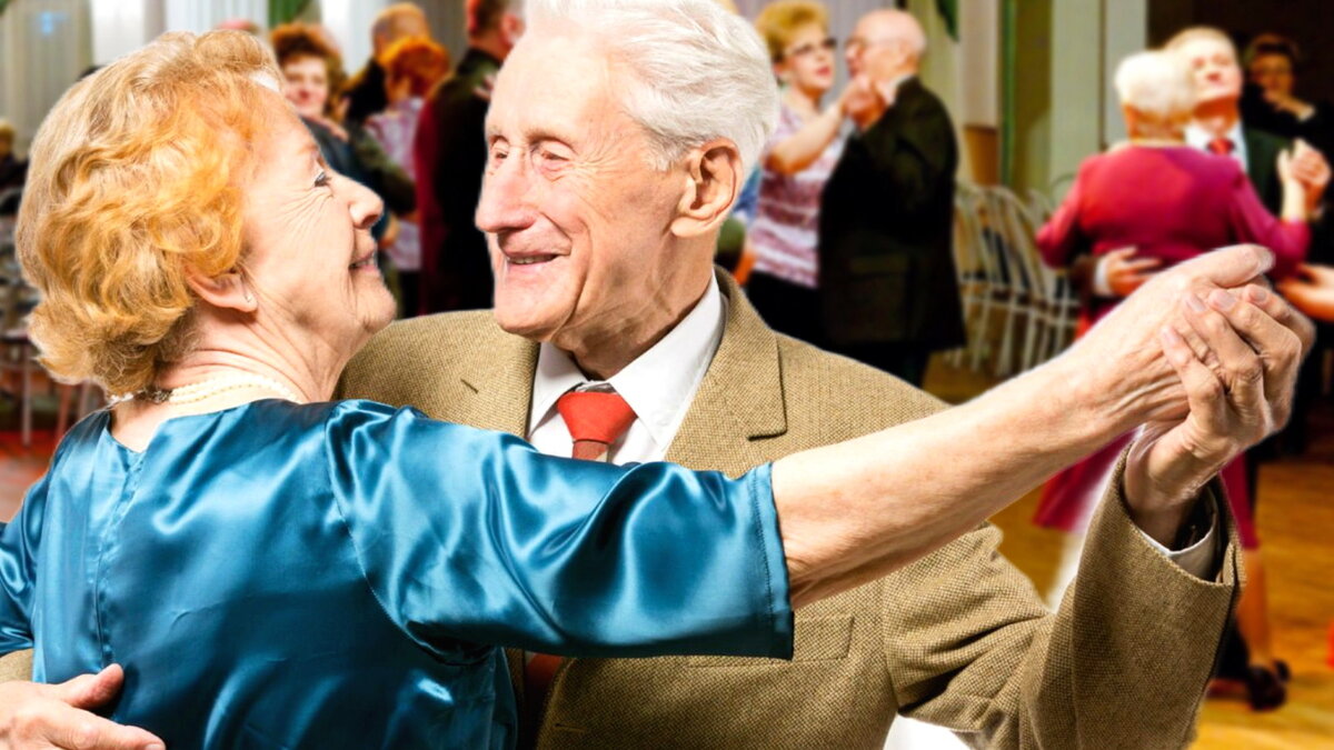 Анатолий не хотел ехать на встречу одноклассников, а жена всё не сдавалась и уговаривала. - Может, мы в последний раз соберёмся такой большой компанией, - приводила доводы Нина.