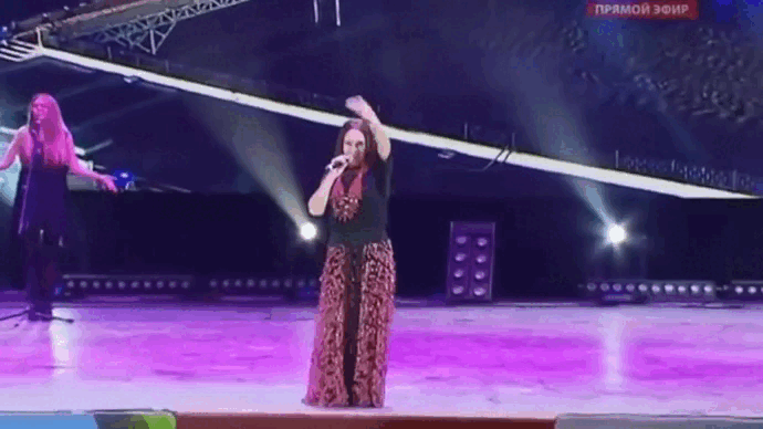 Вы будете смеяться, но это Ротару поёт на дне рождения Кадырова. 