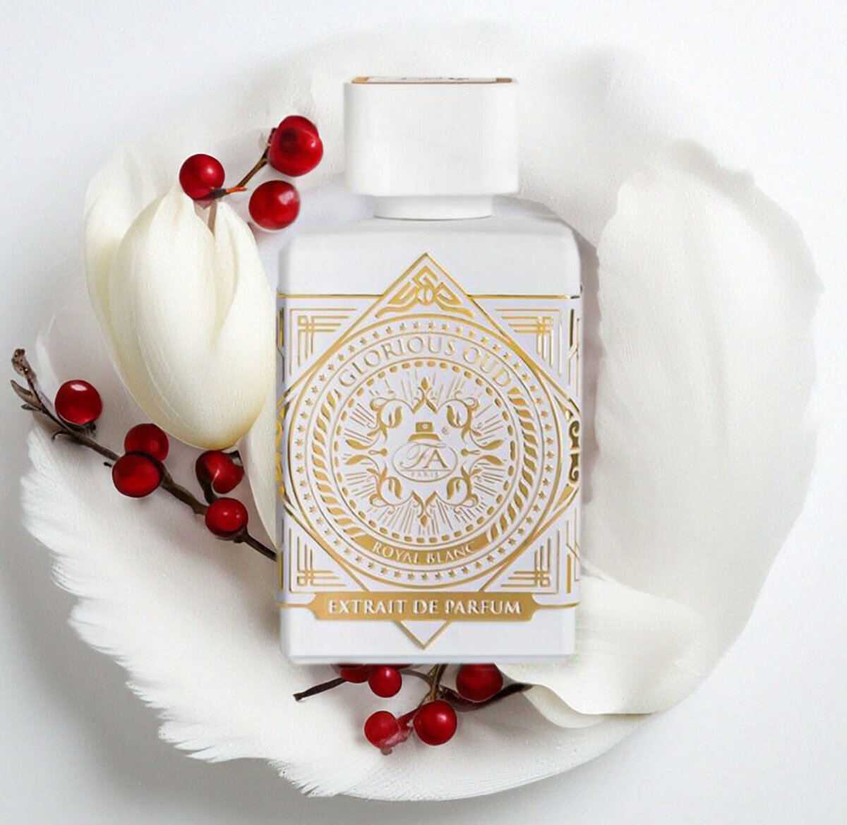 Верхние ноты: мандарин, бергамот Средние ноты: белая магнолия, черная смородина
Базовые ноты: мускус, сандал