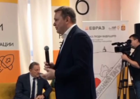 подростки избили школьницу. подростки избили девушку. нижний тагил избили девочку в школе. нижний тагил избили девочку видео. девушки в школе.