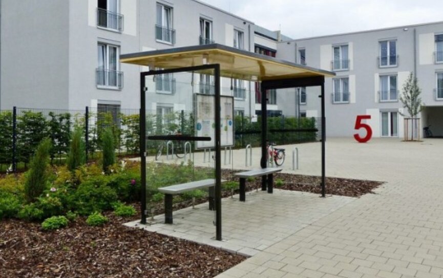 Acești germani sunt oameni ciudați. Au stații în orașele lor cu program de autobuz, dar autobuzele nu vin deloc în aceste stații. De ce? Pentru că acolo nu există nicio rută de autobuz.-2