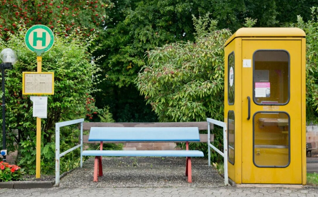 Acești germani sunt oameni ciudați. Au stații în orașele lor cu program de autobuz, dar autobuzele nu vin deloc în aceste stații. De ce? Pentru că acolo nu există nicio rută de autobuz.-3