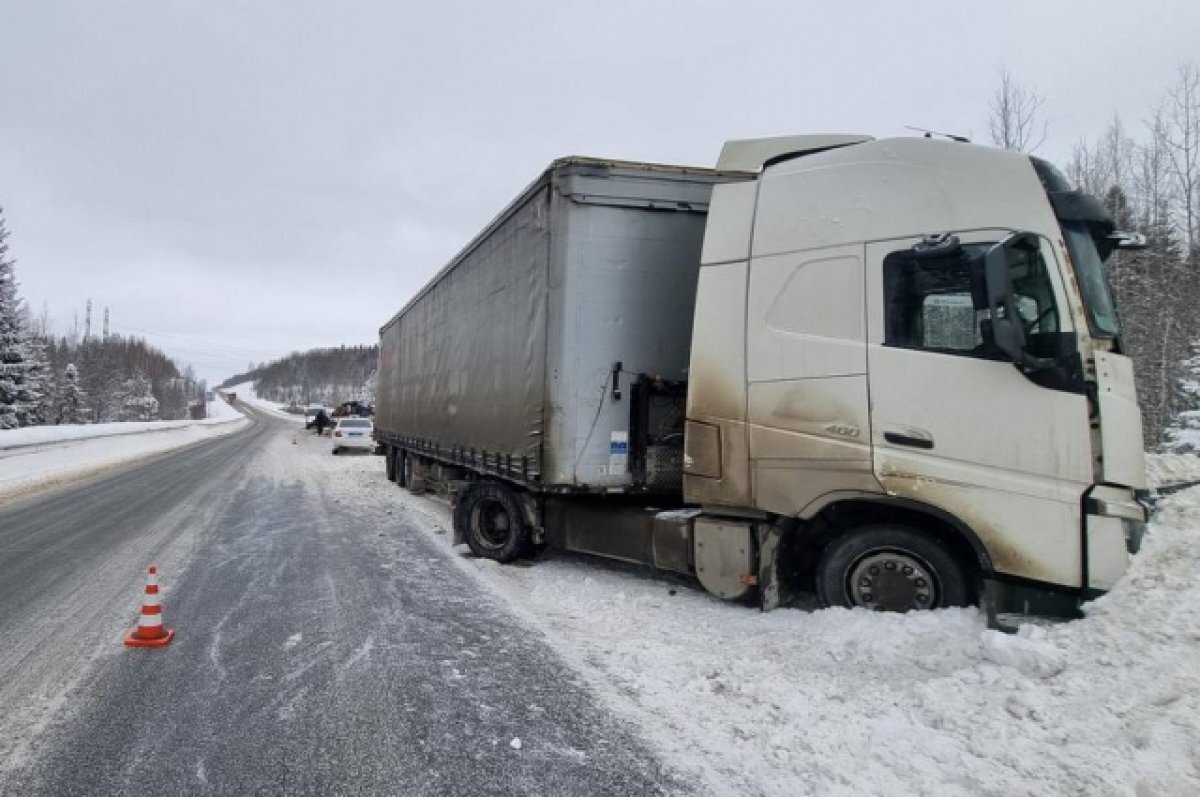    На трассе Пермь – Березники в результате ДТП фургон разорвало на части