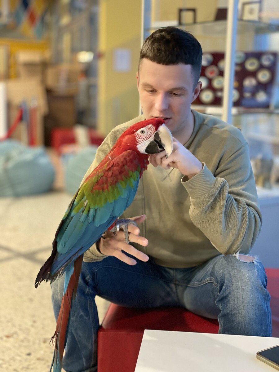 Олег Хотим со своей любимицей Мальвиной. Фото Казанского цирка