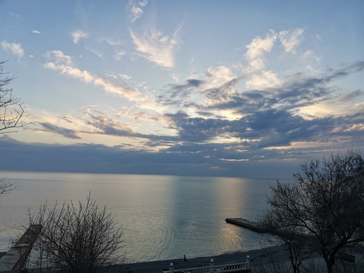 Крым. Чёрное море. Весна. На закате.