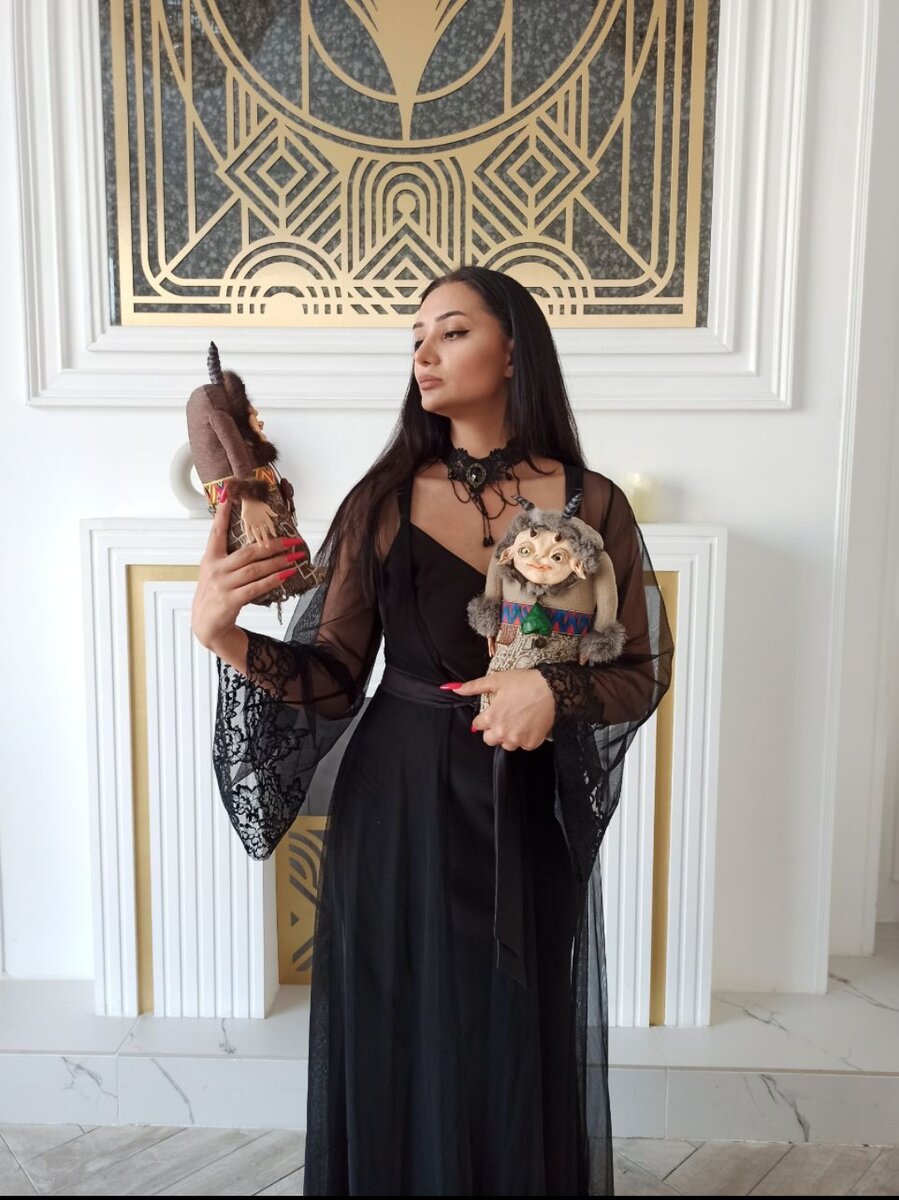 Многие женщины, в современном мире не понимают, зачем им нужна женская магия . Я бы даже сказала, что многие женщины совсем не понимают, что такое женская магия и зачем к ней надо приобщаться . Магия-для многих ассоциируется с чем-то негативным , злым или вовсе не существующей лженаукой . Но,  все это людям навязала религия и кинематограф и  отсутствие соответствующей литературы . От женщин закрыли их силу, их природные волшебные способности . Превратили  женщин - богинь, в женщин-рабынь . И теперь они поклоняются  не Богине МАтери, обладающей Великой Силой и наделяющей женщин особой энергией, а богоматери Марии, которая является посредницей между двух мужских божеств, но не обладает  великой силой и правильно качественной энергией, потому что она была страдалицей потерявшей своего сына и всю жизнь жила в горести и печали . Кому поклоняться и просить помощи за себя и детей -решать вам ! Хотя выбор здесь очевиден! Хотите помощи, защиты и рождения здоровых детей? Тогда это обращение к Тем Силам, которые
 не несут энергию боли и страдания . И еще немного о женской магии 👇

Женская магия — это концепция, связанная с использованием магии, которая фокусируется на энергии, силе и аспектах, связанных с женским началом. Женская энергия имеет особую силу и способность воздействовать на мир  уникальными способами. В разных культурах и традициях практикуется множество форм женской магии, и ее особенности могут различаться.

 Женская магия  включает:

1. Цикличность и природу: Женская магия часто связана с цикличностью природы, фазами луны и жизненными циклами женщин, такими как детство, зрелость и старость.
2. Магия материнства:  может включать в себя использование энергии материнства для защиты, исцеления и поддержки. Многие магические традиции уделяют внимание силе материнства как источнику высокой энергии.
3. Связь с эмоциями и интуицией: Женская магия часто уделяет внимание эмоциональной и интуитивной силе. Верующим в магию может быть предложено развивать эти аспекты в  себе для более глубокого понимания окружающего мира.
4. Целительство: Многие женщины практикующие магию, используют ее для целительных целей, как физических, так и эмоциональных.
5. Сила сообщества: Женская магия также может подчеркивать силу женского сообщества и взаимодействия между женщинами в рамках магических практик.

Важно отметить, что практика магии в различных традициях может существенно различаться, и то, что описано выше, представляет собой лишь общие черты. Люди подходят к магии с разными убеждениями и для каждого определение женской магии может быть уникальным.#женскаямагия#ведьма#женскаясилаведтмы#обрядоваямагия#женскиекруги#энергетическмепрактики#свечнаямагия#таро#оракул#предсказания