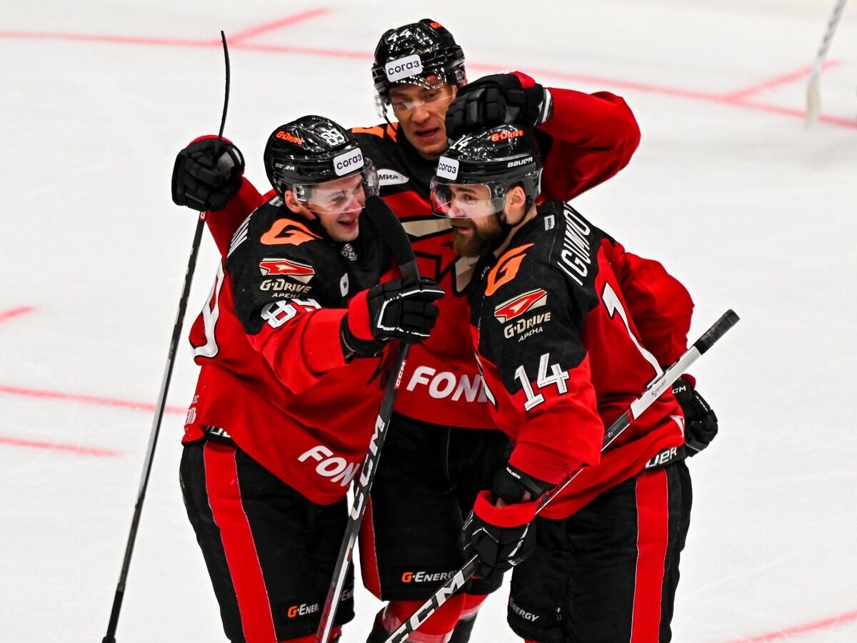    Хоккеисты клуба "Авангард"© Фото : Пресс-служба ХК "Авангард"